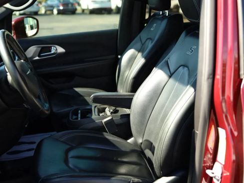 Used 2019 Chrysler Pacifica Touring-L w/ Advanced Safetytec Group FWD image 13