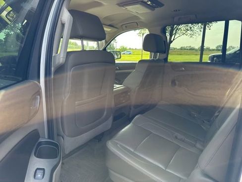Used 2015 Chevrolet Suburban LT AWD/4WD image 13