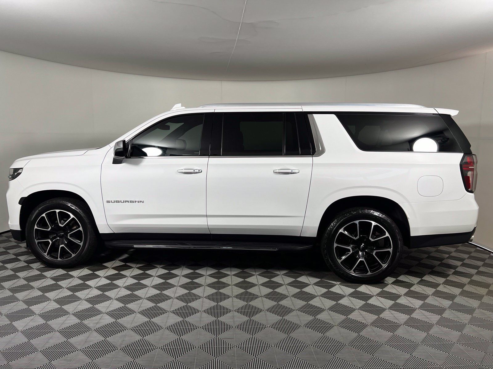 Used 2022 Chevrolet Suburban Premier AWD/4WD image 8