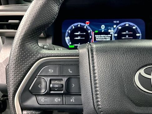 Used 2025 Toyota 4Runner Trailhunter image 23