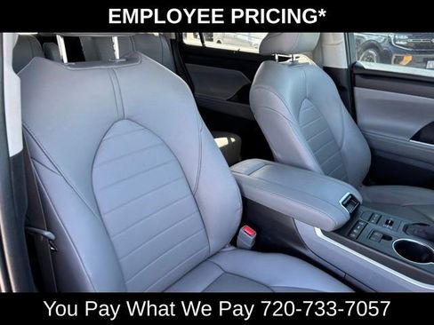 Used 2020 Toyota Highlander XLE AWD/4WD image 19