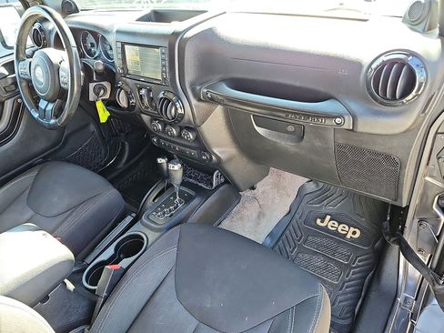 Used 2014 Jeep Wrangler Unlimited Sahara w/ Connectivity Group AWD/4WD image 30