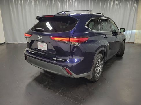 Used 2022 Toyota Highlander XLE image 8