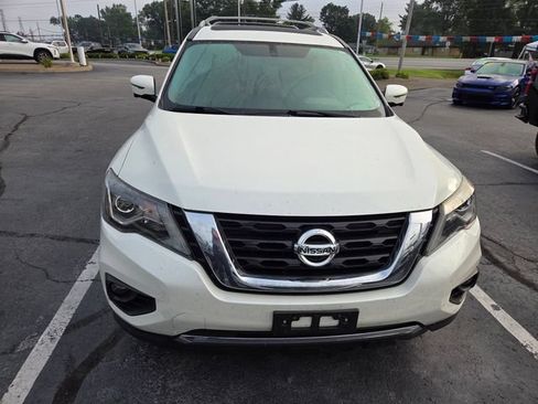 Used 2017 Nissan Pathfinder Platinum AWD/4WD image 2