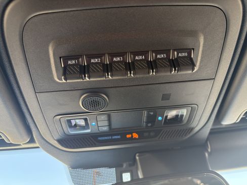 New 2025 Ford Bronco Badlands image 18