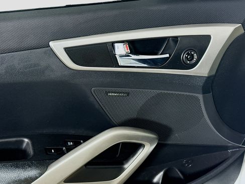 Used 2017 Hyundai Veloster Value Edition image 24