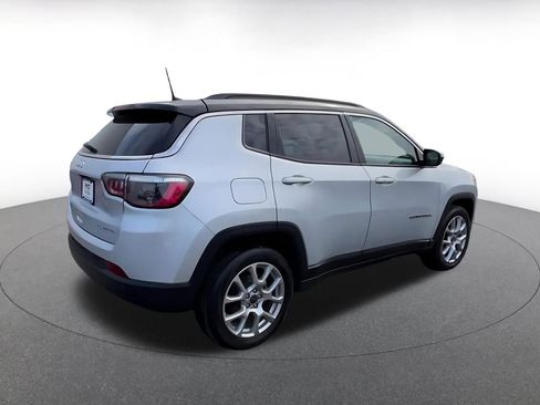 Used 2025 Jeep Compass Limited image 13