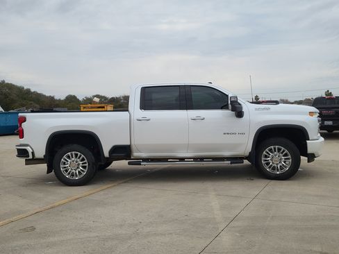 Used 2022 Chevrolet Silverado 2500 High Country w/ Z71 Off-Road Package image 4
