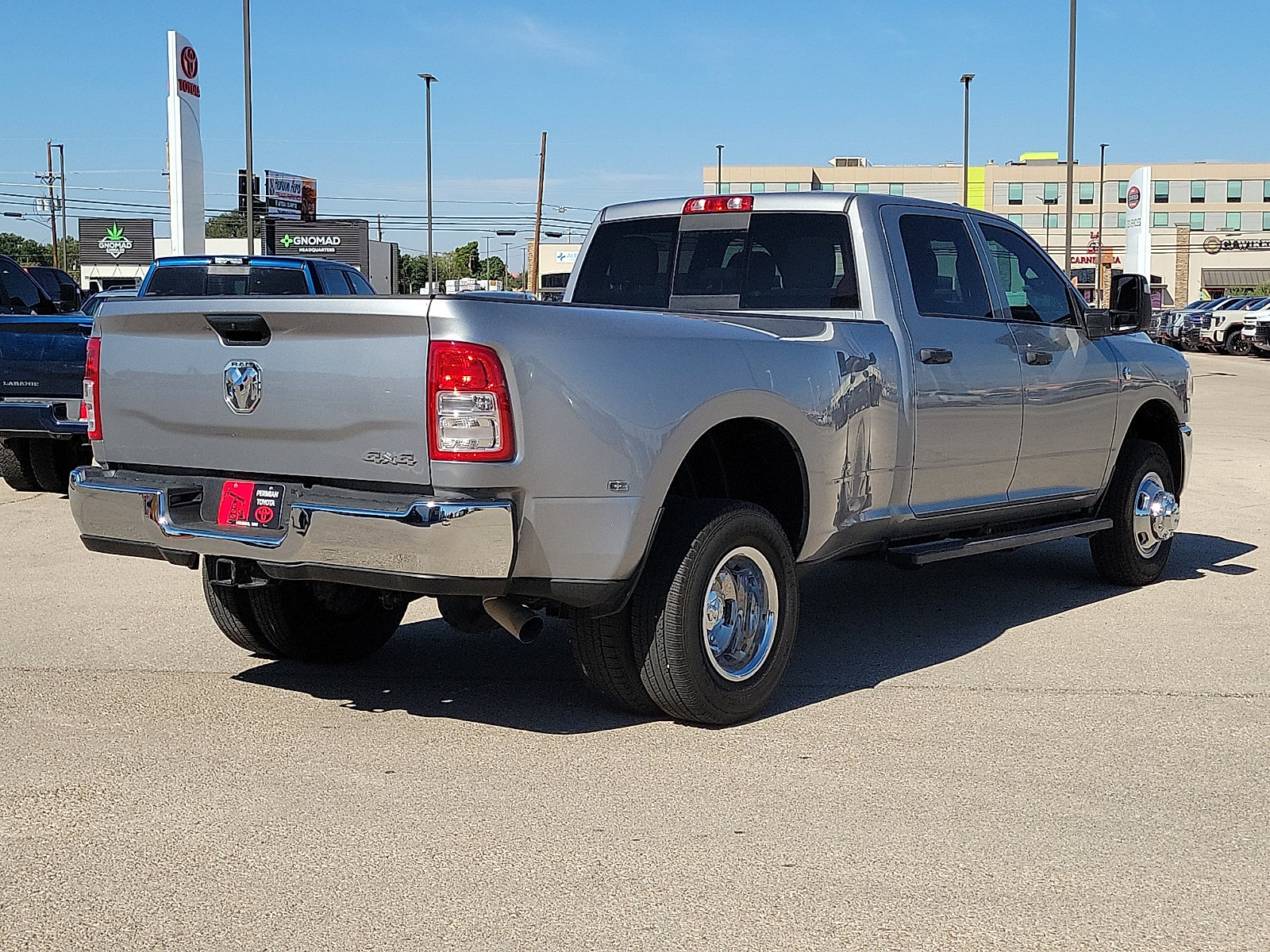 Used 2024 RAM 3500 Tradesman w/ Chrome Appearance Group AWD/4WD image 4