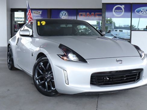 Used 2019 Nissan 370Z Coupe RWD image 2