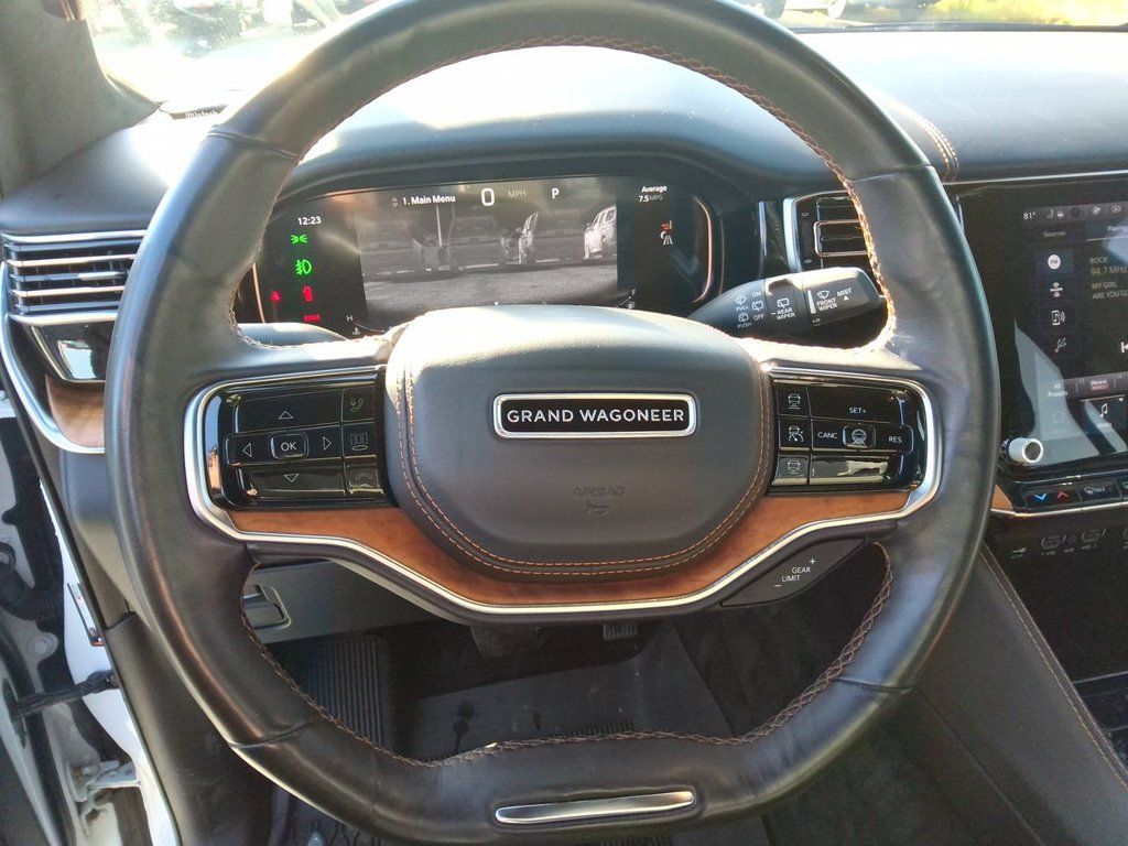 Used 2022 Jeep Grand Wagoneer Series III w/ Rear Seat Video Group 1 AWD/4WD image 13