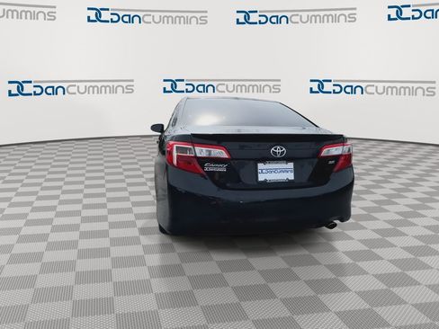 Used 2014 Toyota Camry SE image 7