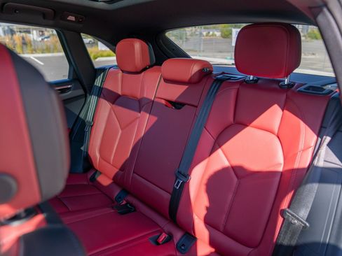 Certified 2026 Porsche Macan AWD/4WD image 23