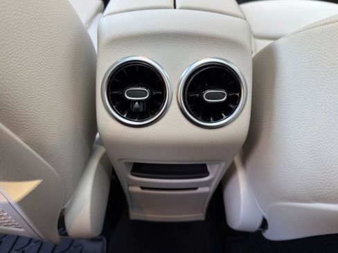 Used 2021 Mercedes-Benz GLA 250 4MATIC image 15