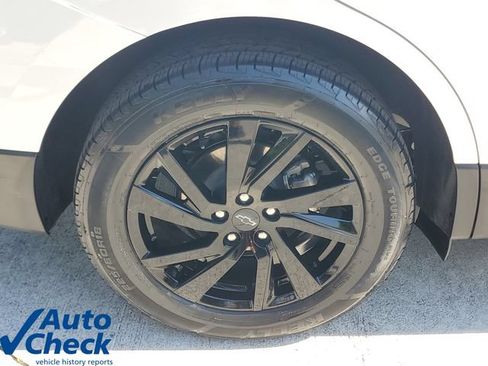 Used 2023 Chevrolet Equinox LS w/ Midnight Edition FWD image 8