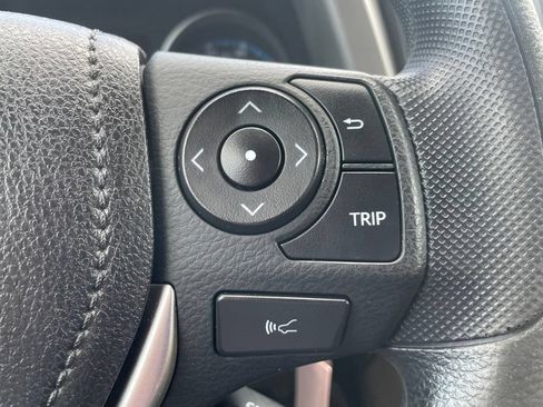 Used 2018 Toyota RAV4 LE w/ Carpet Mat Package AWD/4WD image 12