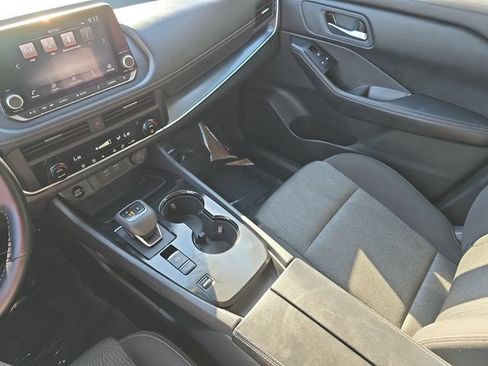 Used 2025 Nissan Rogue SV FWD image 30
