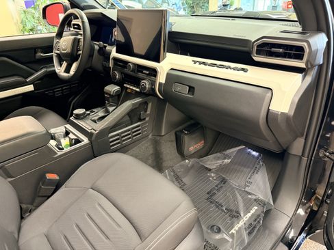 Used 2024 Toyota Tacoma TRD Sport w/ TRD Sport Upgrade Package AWD/4WD image 21