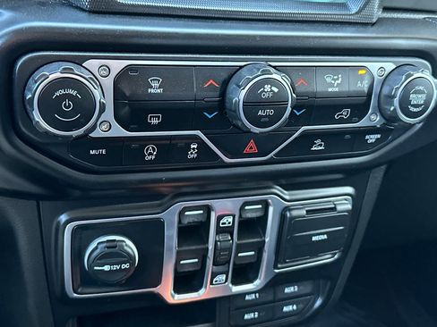 Used 2022 Jeep Gladiator Sport image 21