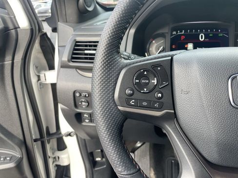 Used 2025 Honda Passport TrailSport image 18