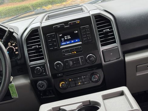 Used 2017 Ford F150 XLT w/ Trailer Tow Package image 5