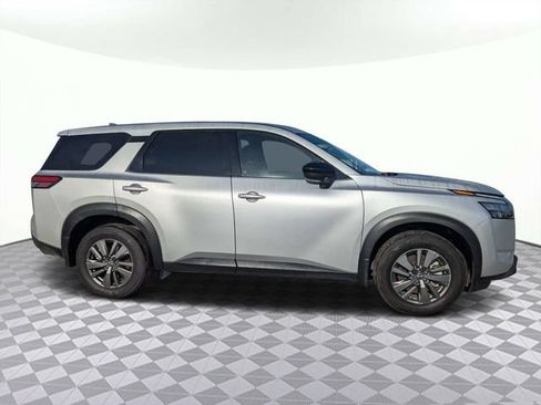 Used 2025 Nissan Pathfinder S FWD image 2