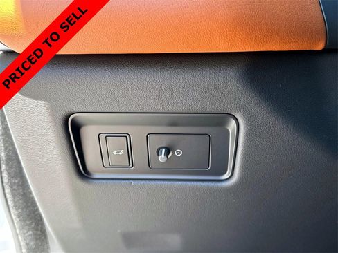 Used 2026 Jaguar F-PACE R-Dynamic S image 32