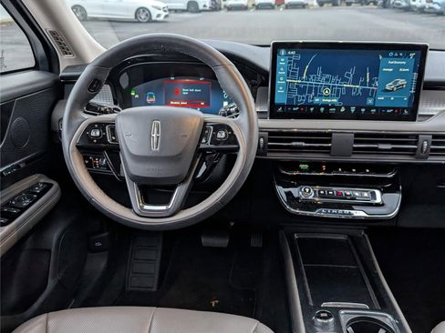 Used 2023 Lincoln Corsair AWD w/ Equipment Group 101A image 15