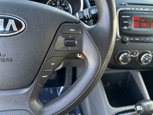 Used 2017 Kia Forte LX image 15