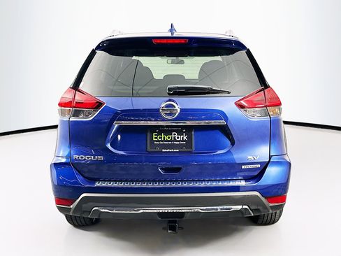 Used 2018 Nissan Rogue SV w/ Premium Package image 7
