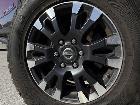 Used 2017 Nissan Titan PRO-4X image 11