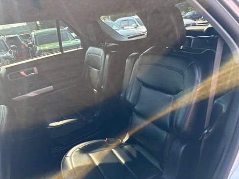 Used 2024 Ford Explorer XLT w/ Equipment Group 202A AWD/4WD image 46