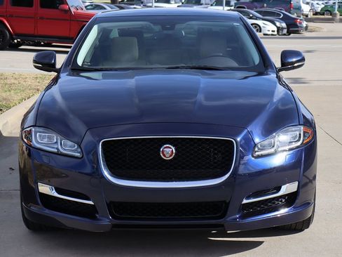 Used 2016 Jaguar XJ R-Sport image 3