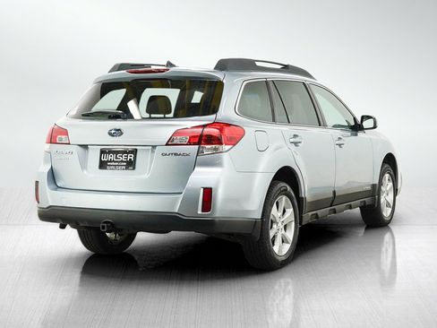 Used 2013 Subaru Outback 2.5i Limited AWD/4WD image 5