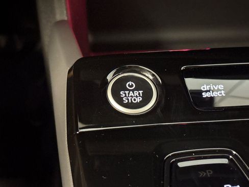 New 2025 Audi Q6 e-tron Premium Plus image 22