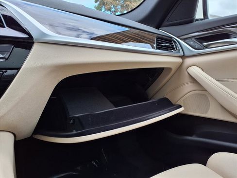 Used 2020 BMW 530e w/ Premium Package image 31