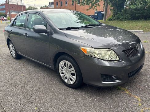 Used 2010 Toyota Corolla LE FWD image 3