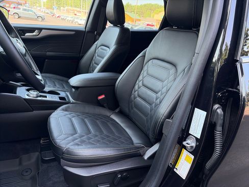 Used 2023 Ford Escape Platinum w/ Premium Technology Package AWD/4WD image 13