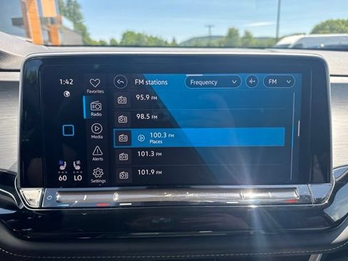 Used 2024 Volkswagen Atlas Cross Sport SE AWD/4WD image 18