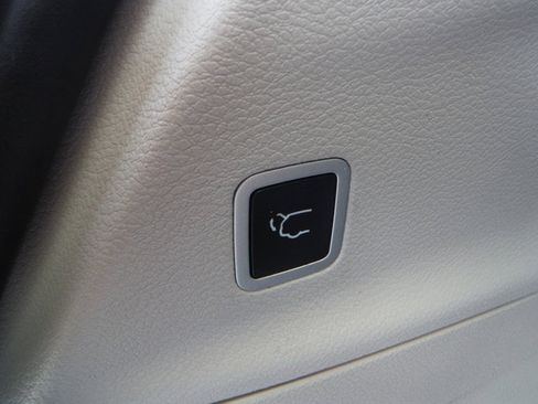 Used 2021 Chrysler Pacifica Touring-L w/ Uconnect Theater Family Group FWD image 51