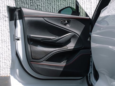 Used 2021 Aston Martin DBX image 13