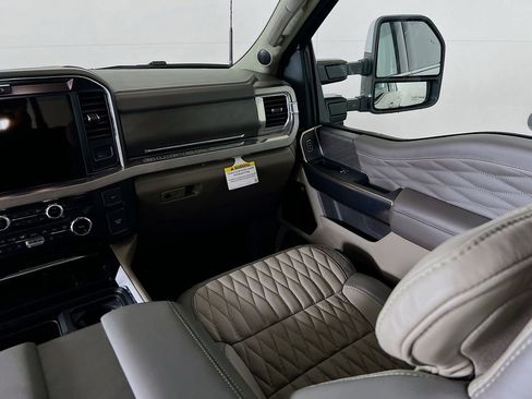 New 2026 Ford F350 Platinum w/ Platinum Plus Package image 28