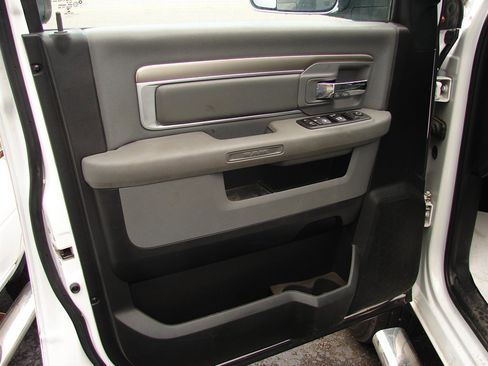 Used 2017 RAM 2500 SLT image 5