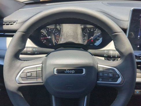 Certified 2025 Jeep Compass Limited AWD/4WD image 30