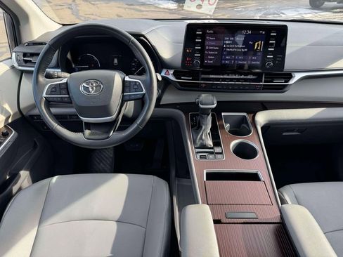 Used 2023 Toyota Sienna XLE image 17