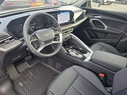 Used 2025 Audi Q5 Premium w/ Convenience Package image 12