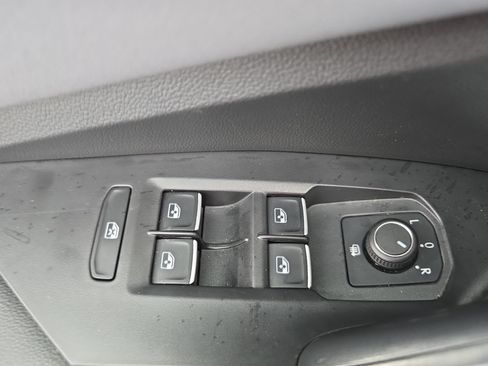 Certified 2025 Volkswagen Jetta SE FWD image 27