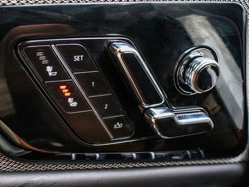 Used 2025 Cadillac Optiq Luxury 1 image 9