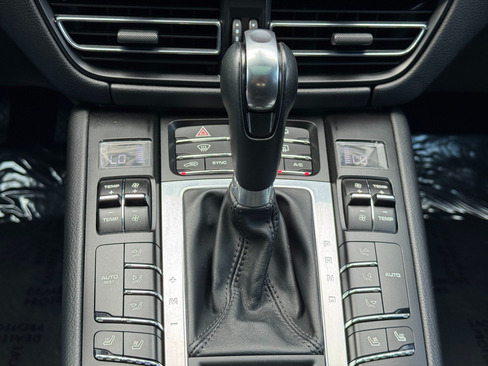 Used 2021 Porsche Macan AWD/4WD image 30