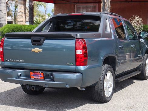 Used 2011 Chevrolet Avalanche LT RWD image 11